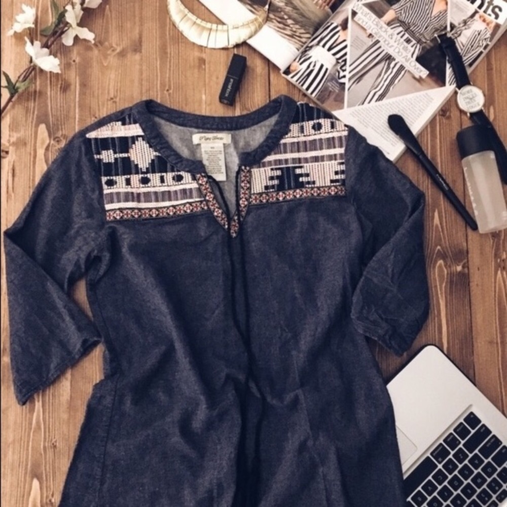 Flying tomato embroidered tunic